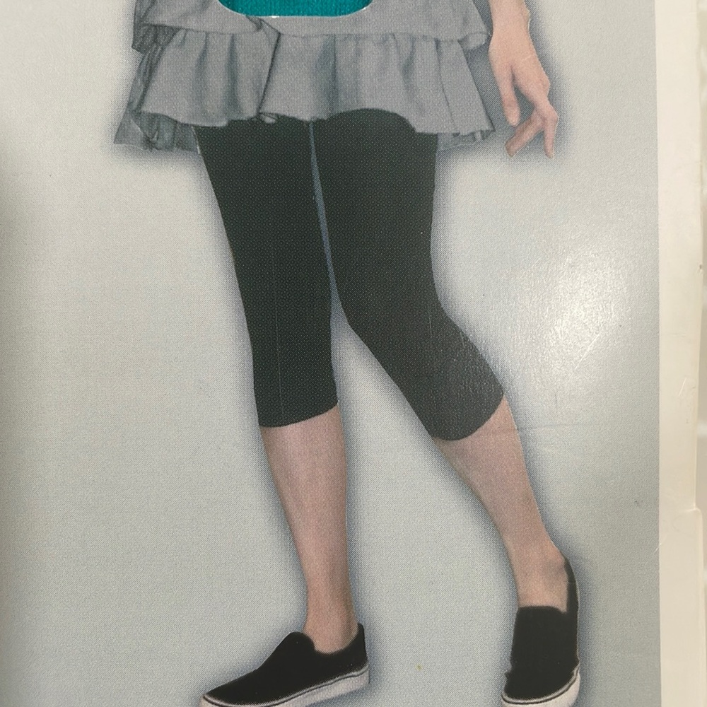 BRAND NEW CAPRI TIGHTS